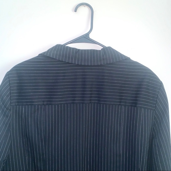 Axcess ‘a Liz Claiborne company’pin stripped shirt - Picture 6 of 6